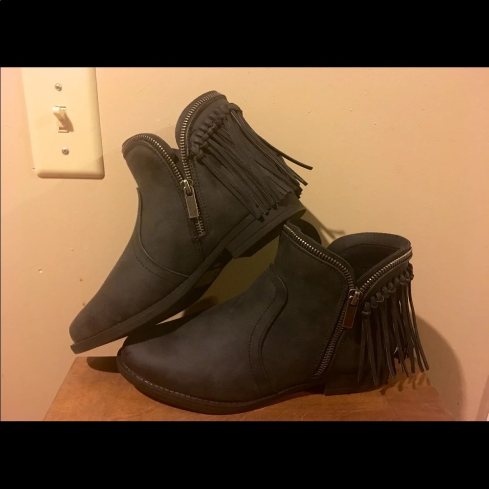 Boutique NEVER WORN fringe booties